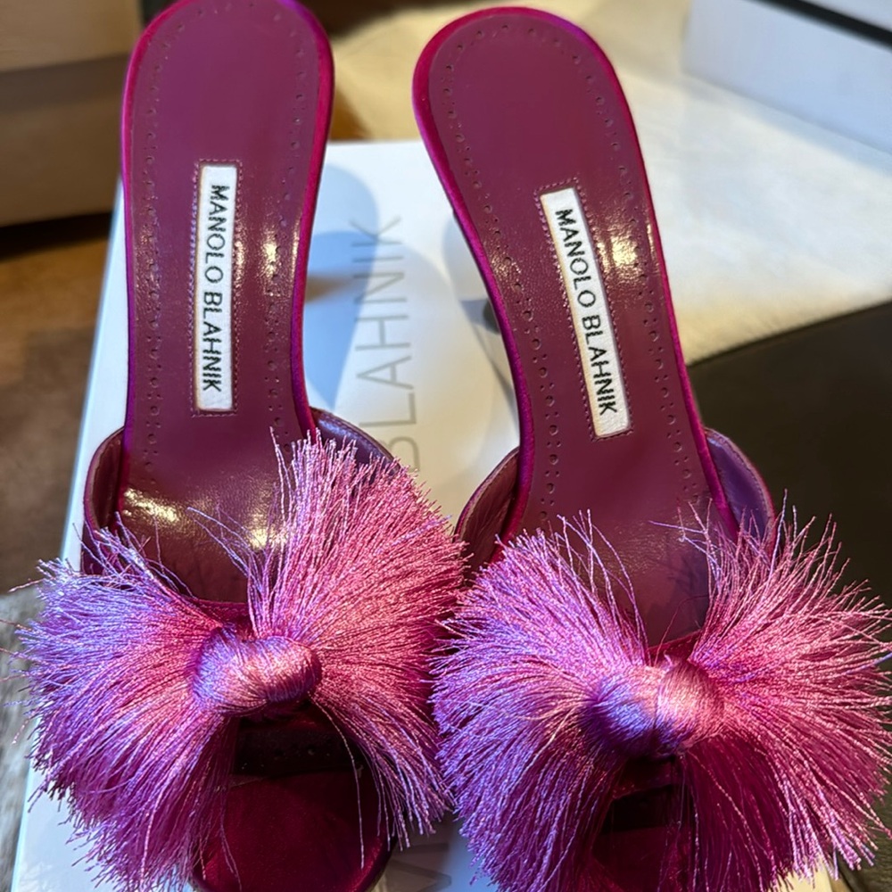 Manolo Blahnik new with box pink satin heels